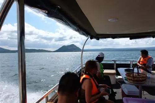 Круиз по озеру Таал