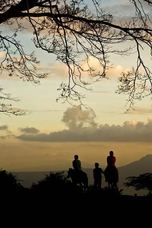Закат в Тагайтае