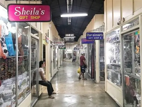 Внутри торгового центра Aldevinco