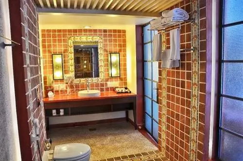 Огромная ванная комната