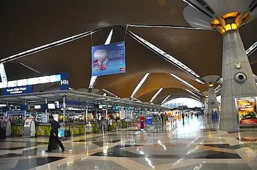 Внутри международного аэропорта Куала-Лумпура