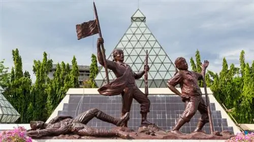 Памятник Неизвестному солдату Сурабая, фото через Depositphotos