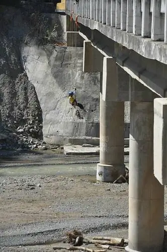 Спуск по мосту Бокод