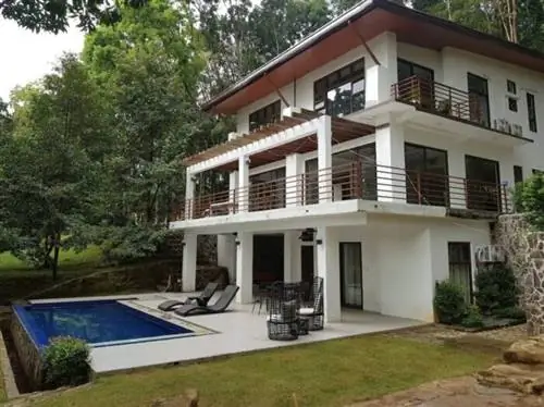 Вилла Элиша Airbnb Forest Hideaway в Антиполо
