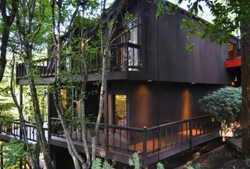Гостевой люкс Treehouse Library на Airbnbs в Юджине, штат Орегон