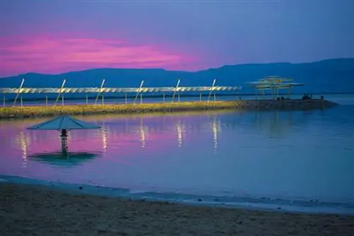 Волшебный сиреневый рассвет на Мертвом море, фото через Depositphotos