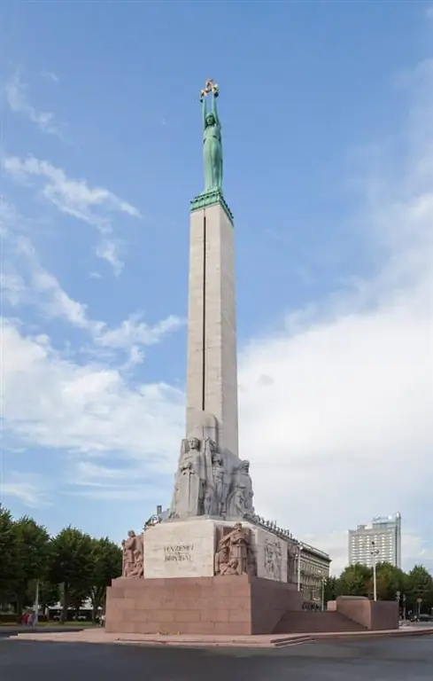 Памятник Свободы в Риге, Латвия, автор Диего Дельсо, Wikipedia CC