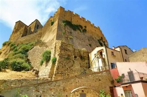 Земляные дома в аренду Aribnb в Rocca Imperiale, Калабрия
