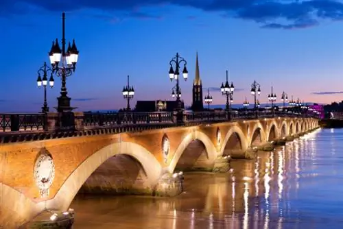 Пон-де-Пьер в Бордо через Depositphotos