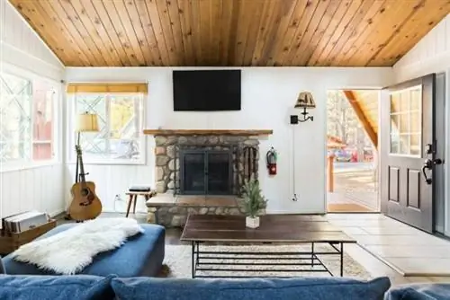 Коттедж Airbnb в стиле лыжного шале в Биг-Беар-Лейк