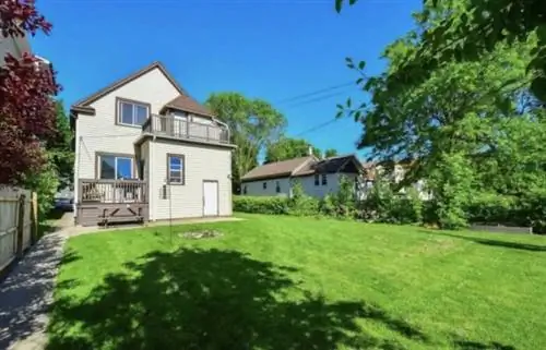 Милуоки Винтажный вид на залив Airbnb с большим задним двором