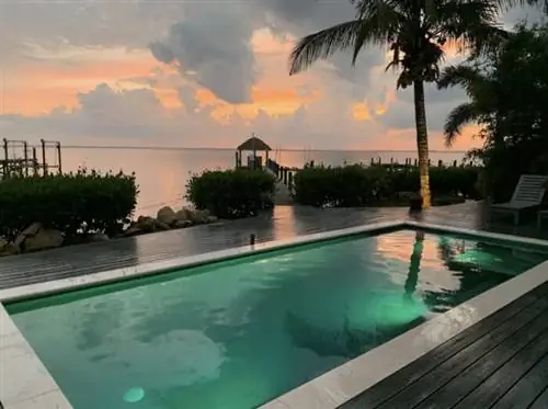 River Front Surf Bali Style Airbnb с потрясающим бассейном