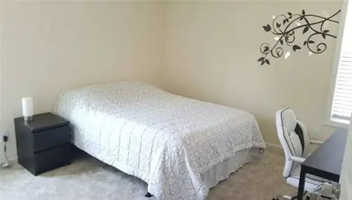 Тихий номер с кроватью размера «queen-size» Airbnb в Роли, Северная Каролина