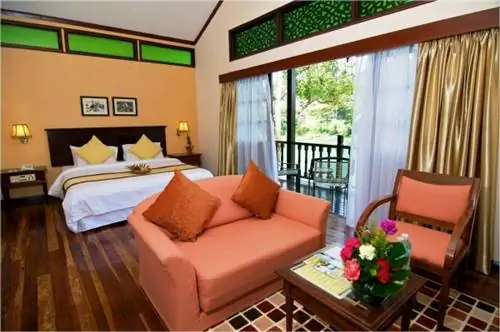 Вилла с видом на сад в курортном отеле Lake Kenyir