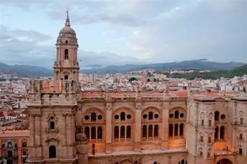 Фото собора Малаги через Depositphotos