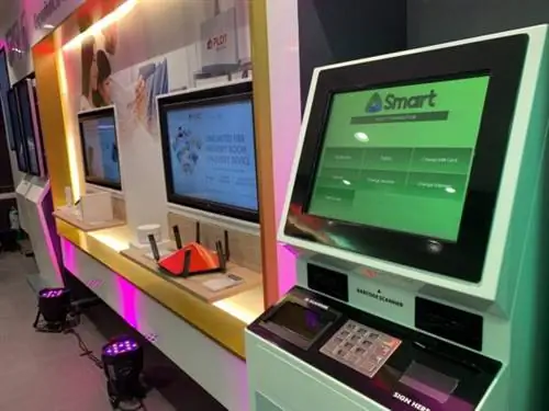 Стенд PLDT и Smart InfoTouch