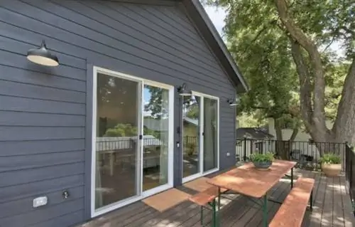 Многоквартирные дома Austin Garage от центра города с парковкой