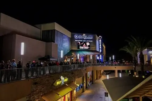 Анахайм ГарденПрогулка