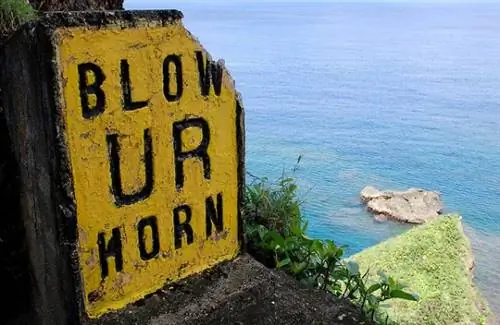 Дорожные знаки в Баско-Батанесе