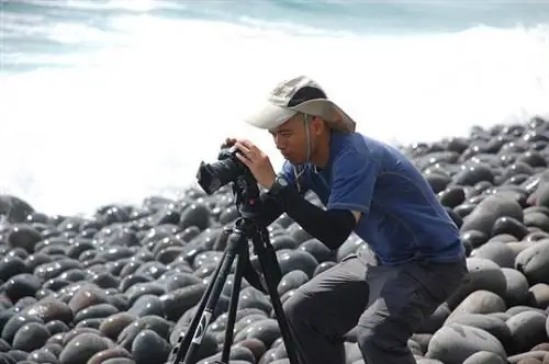 Каждый уголок - идеальная точка обзора для фотографов (Дино Де Леон фотографирует на пляже Валуган)
