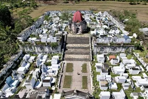 Снимок Кампо-Санто-де-Сан-Хоакин с дрона, сделанный Джошуа Чуа