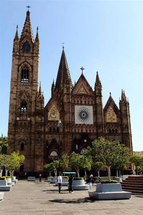 Templo Expiatorio del Santisimo Sacramento Адриана Серона через Wikipedia CC