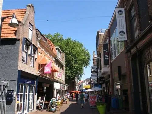 Hoofdstraat, автор Лес Гамильтон через Flickr CC