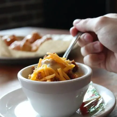 Фотография супа из запеченного картофеля со страницы Cheddar's Scratch Kitchen на Facebook
