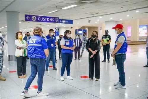 DOT проводит проверку аэропорта в первый день открытия PHL для иностранных туристов