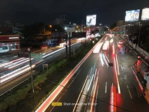 Использование функции длительной выдержки Neon Trail в Realme 9 Pro Plus