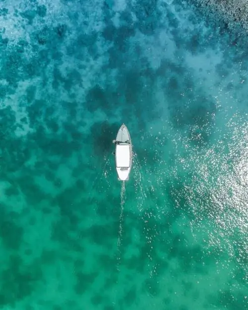 Прогулка по островам возле Маафуши от saffu через Unsplash