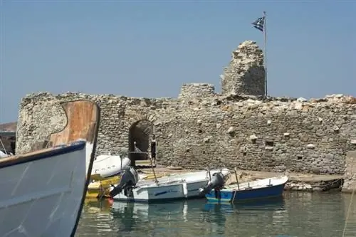 Венецианская крепость возле порта Науса, Парос, автор: Zde, Wikipedia cc.