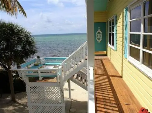 Аренда Airbnb на берегу океана в Исламораде с частным пляжем, пляжным коттеджем и каяками