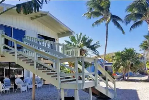 Аренда дома в Исламораде на воде с выходом на частный пляж