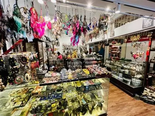 Аксессуары и малазийские сувениры