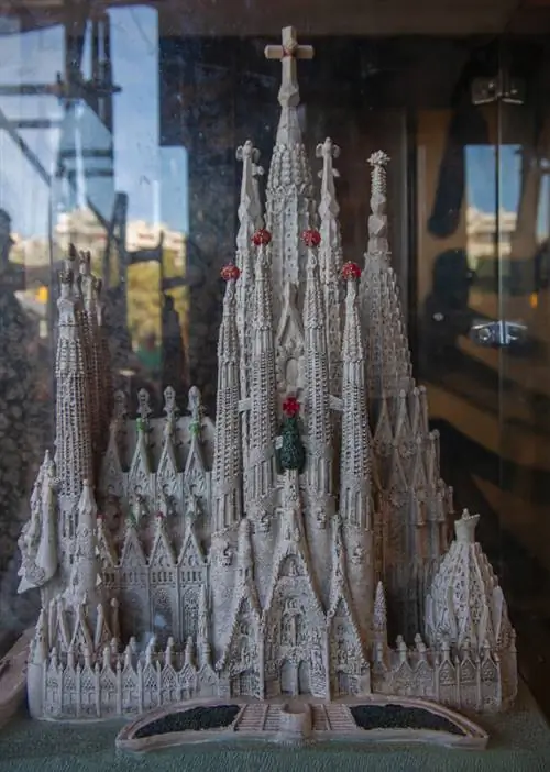 Вот как будет выглядеть Саграда Фамилия после завершения строительства.