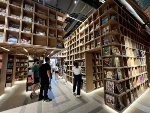 Книжный магазин Instagrammable в КЛ