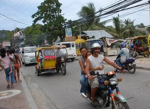 Оживленное шоссе Боракая