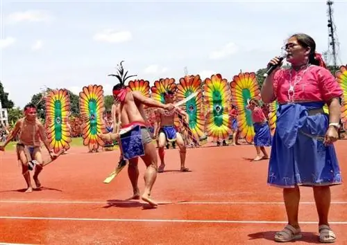 Племенная беседа Бугкалот и военный танец на фестивале Панагдадапун