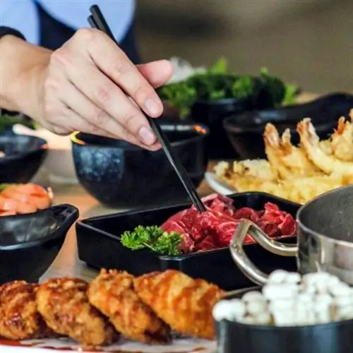 Набэ, японка Изакая и Хотпот, фото со страницы Fb