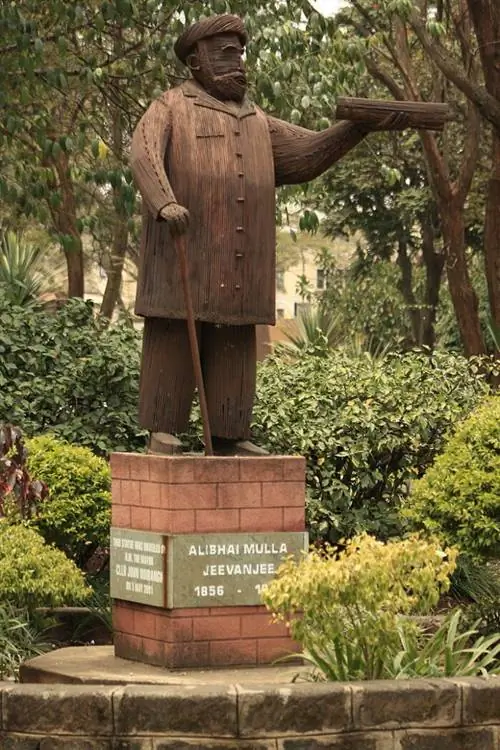 Памятник в садах Дживанджи, автор MowtoMowto через Wikimedia cc