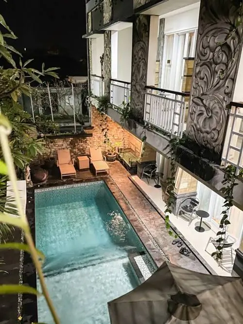 Лотос Тирта Семиньяк ночью
