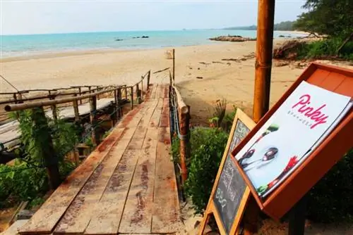 Pinky Beach в ресторане и баре Pak Weep