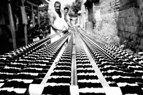 Ткачество на ткацком станке в Почампалли, автор Раджеш Памнани через Flickr cc.