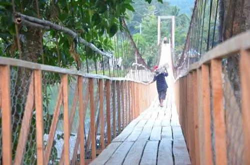 Висячий мост в Брги. Забали