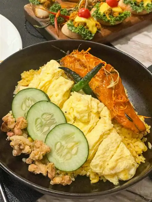 Лосось в корочке с горчицей и арахисом