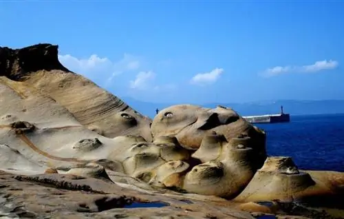 Candle Rocks, Роджер Сюй, Wikimedia cc