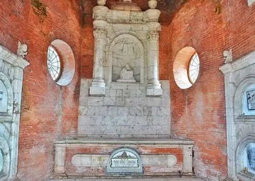 Внутри часовни кладбища Сан-Хоакин