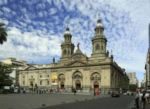 Пласа-де-Армас в Сантьяго, Чили, автор Falk2, Wikimedia cc.