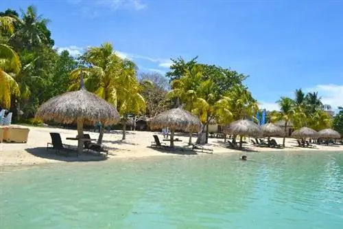 Maribago Blue Water Beach Resort Себу